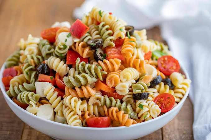 What to Eat with Pasta Salad: A Comprehensive Guide